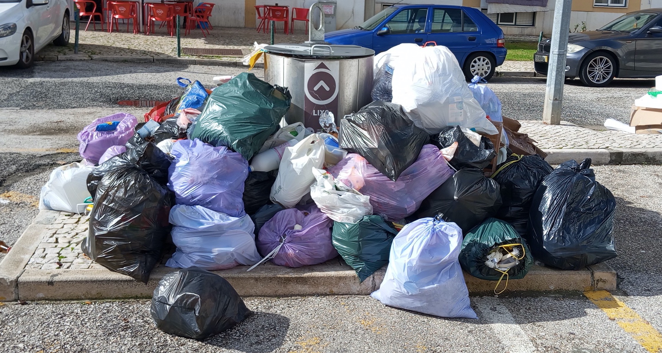 Município de Alenquer coloca mais 10 contentores de lixo na Barrada