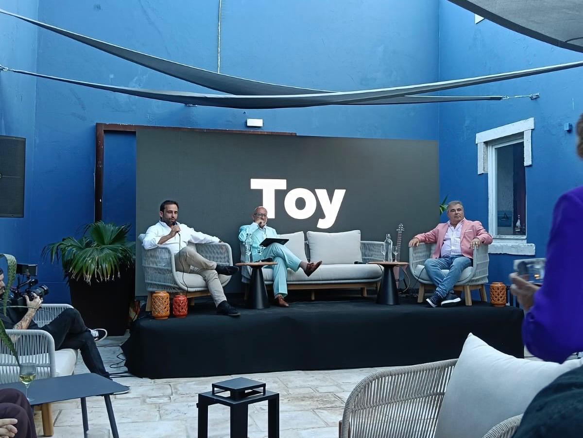 Amigos, memórias e concertos: Toy comemora 50 anos de carreira