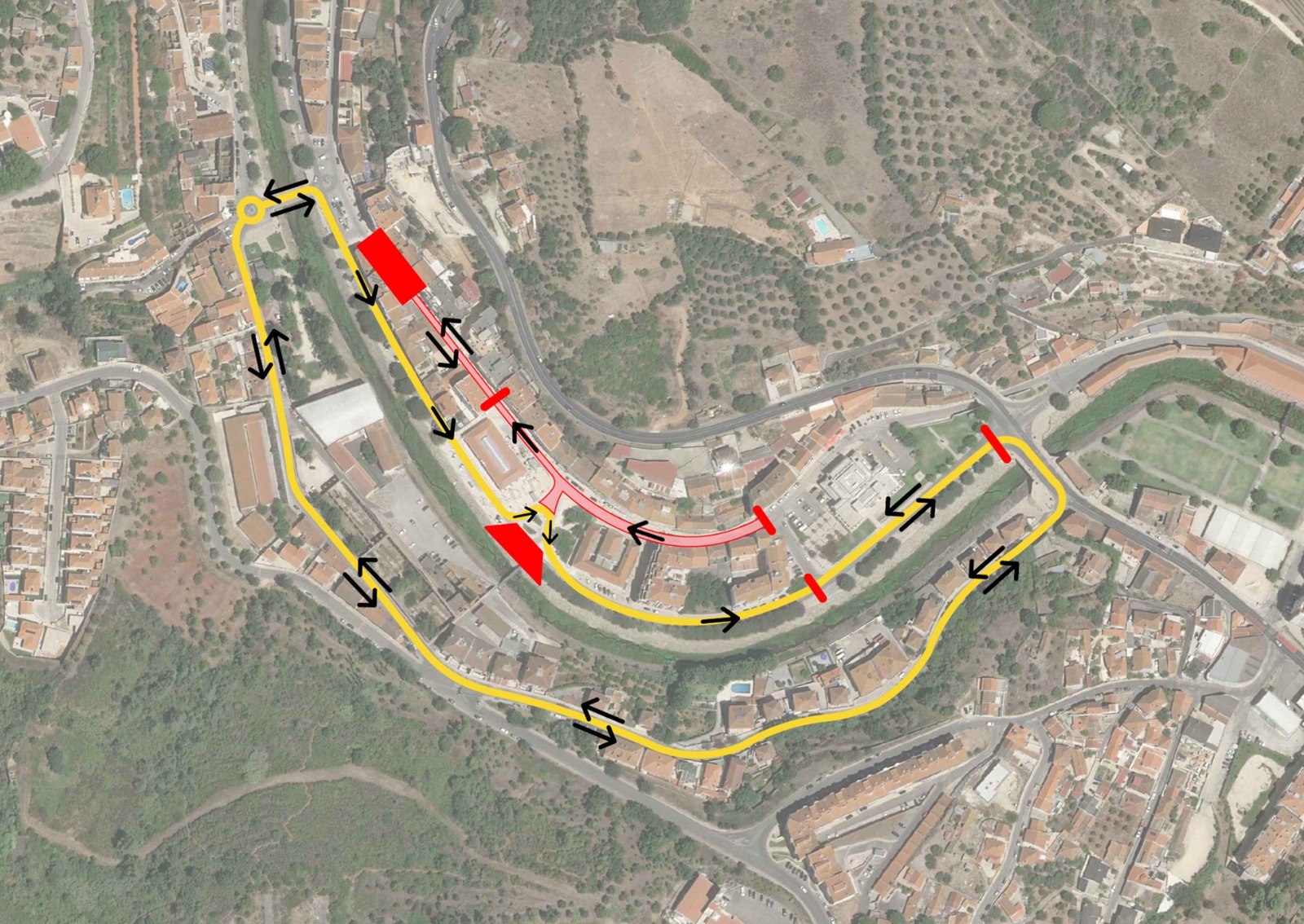 Circulação afetada no centro de Alenquer durante intervenções na via pública