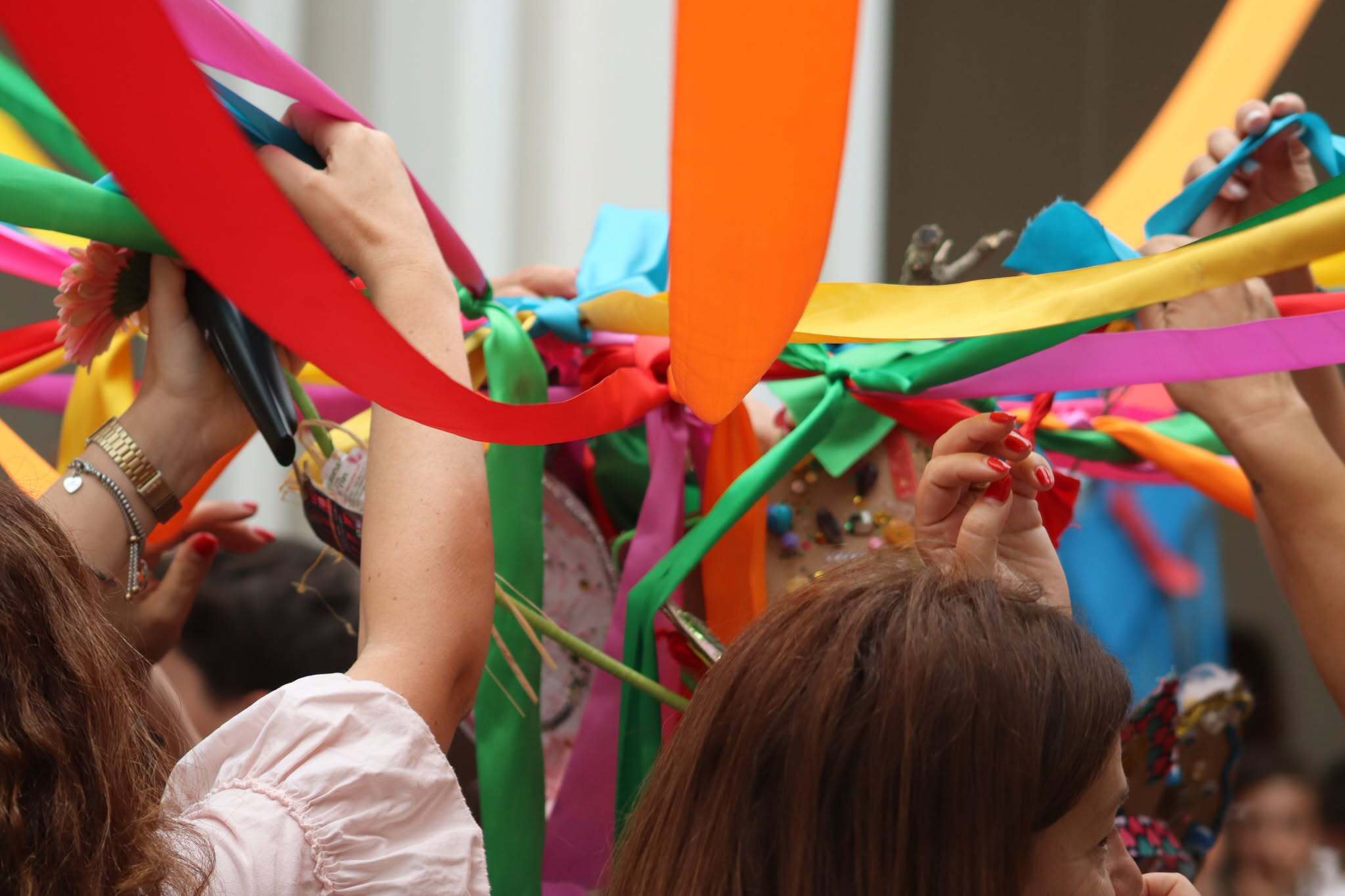 Exposição “Entre Linhas” reúne comunidade escolar através da arte