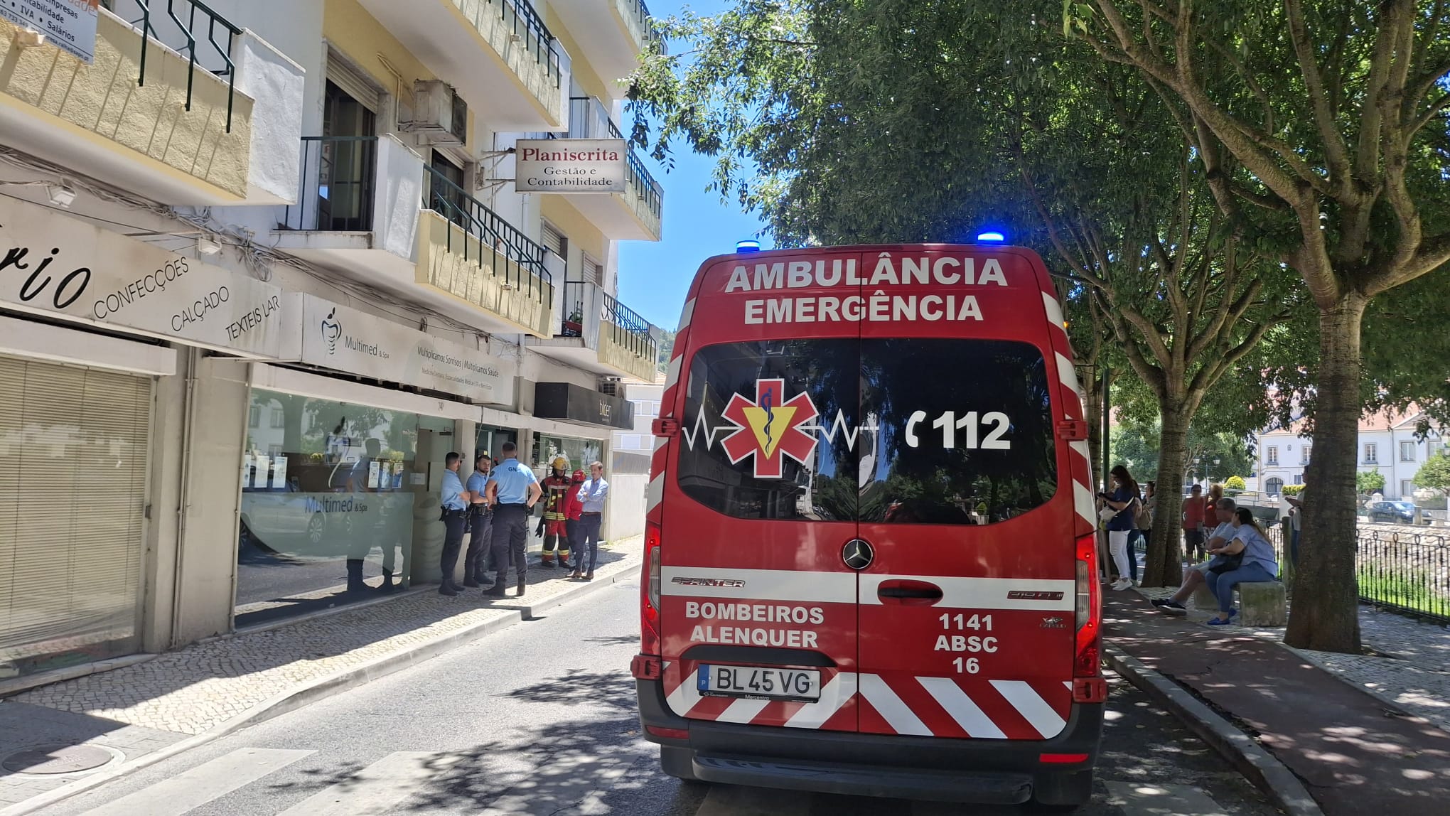 Cheiro intenso leva a evacuação de prédio em Alenquer
