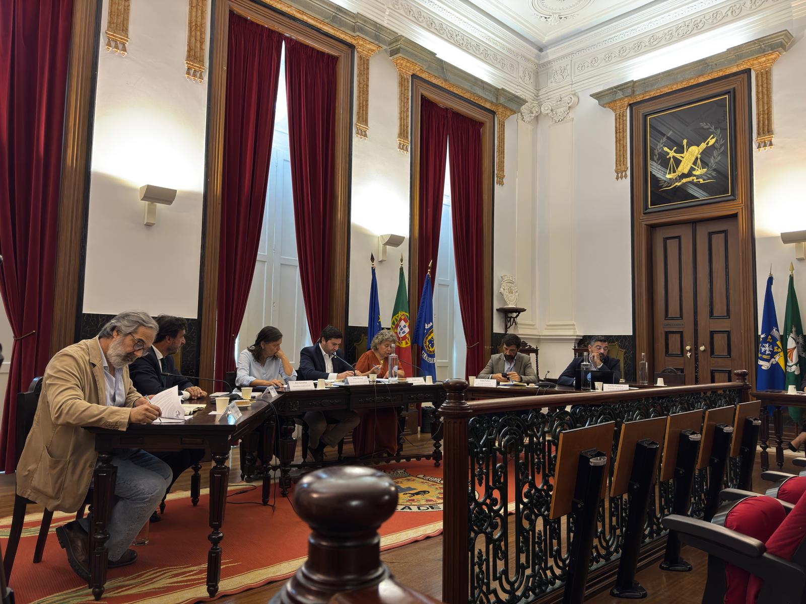 Aprovada a proposta dos contratos dos transportes escolares para o ano letivo 2026/2027 